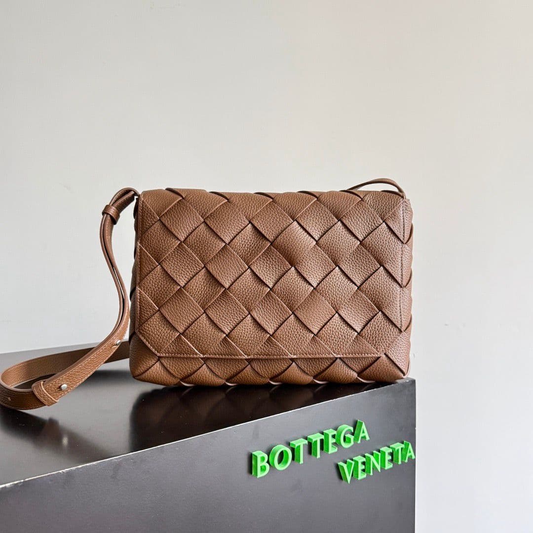 Bottega Veneta Cassette Intrecciato Leather Bag Caramel . – Moda