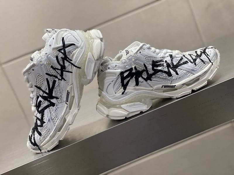 Balenciaga Runner Grafitti Sneakers – Moda