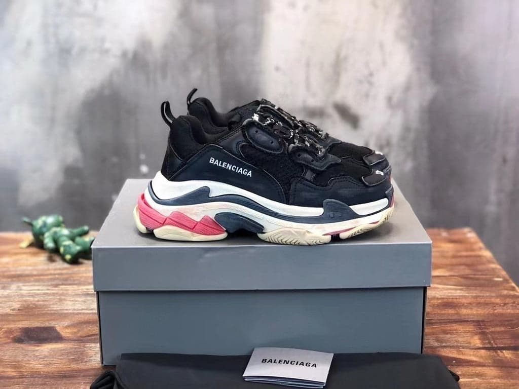 BALENCIAGA TRIPLE S – Moda