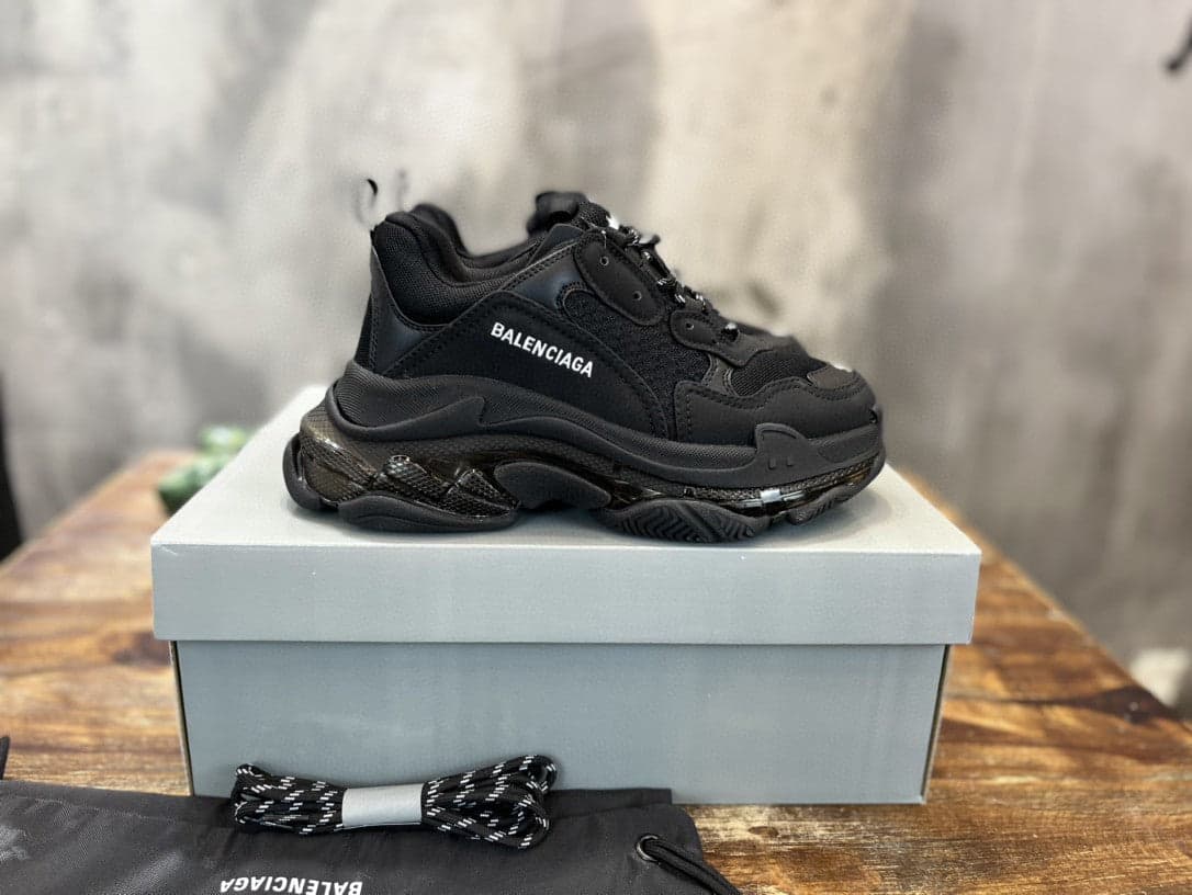 Balenciaga Triple S Black Sola transparente – Moda