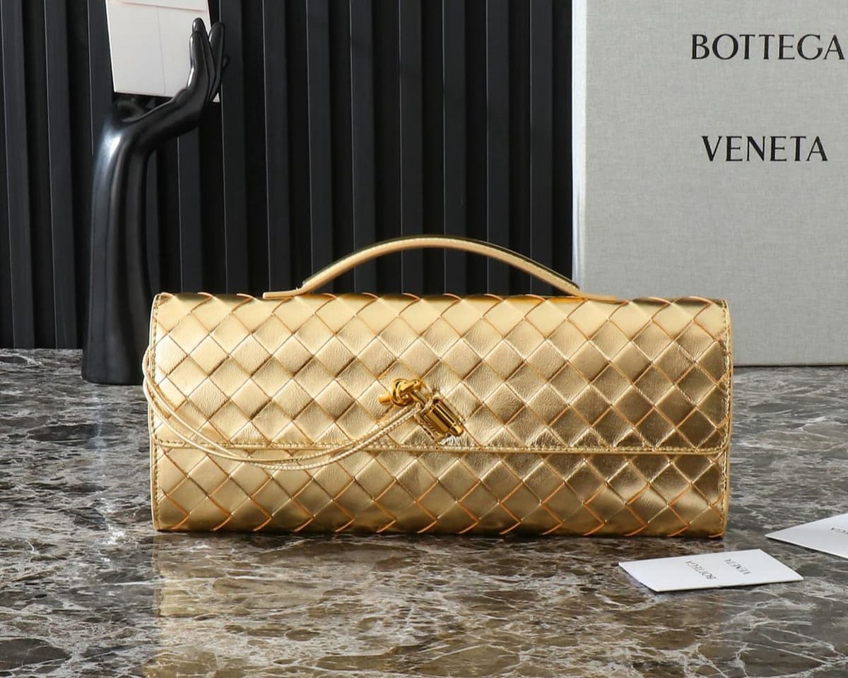 Bolsa Clutch Andiamo Gold Bottega Veneta – Moda