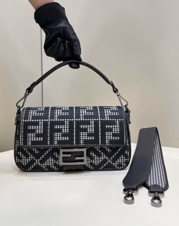 Bolsa Fendi FF Baguette Embroidered – Moda