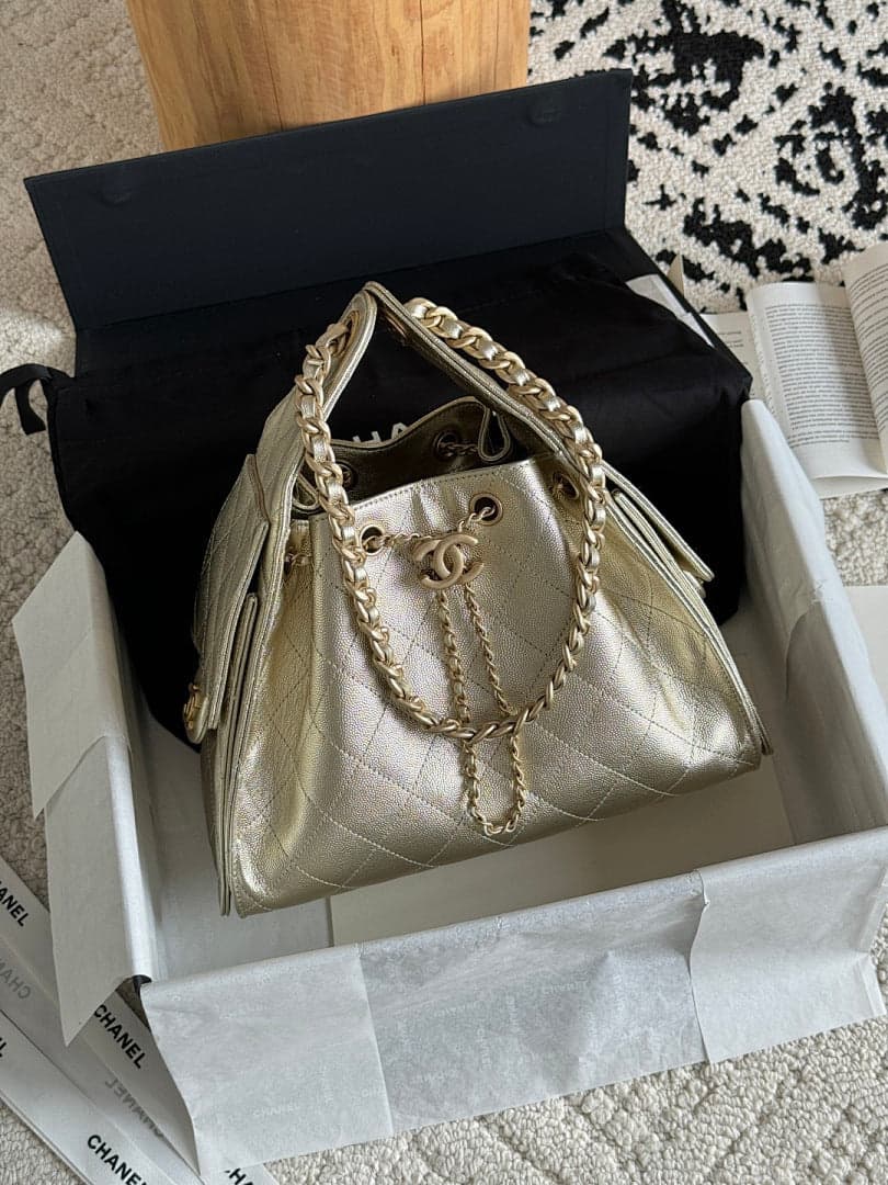 Bolsa Hobo  Chanel 25 Metalica Small – Moda