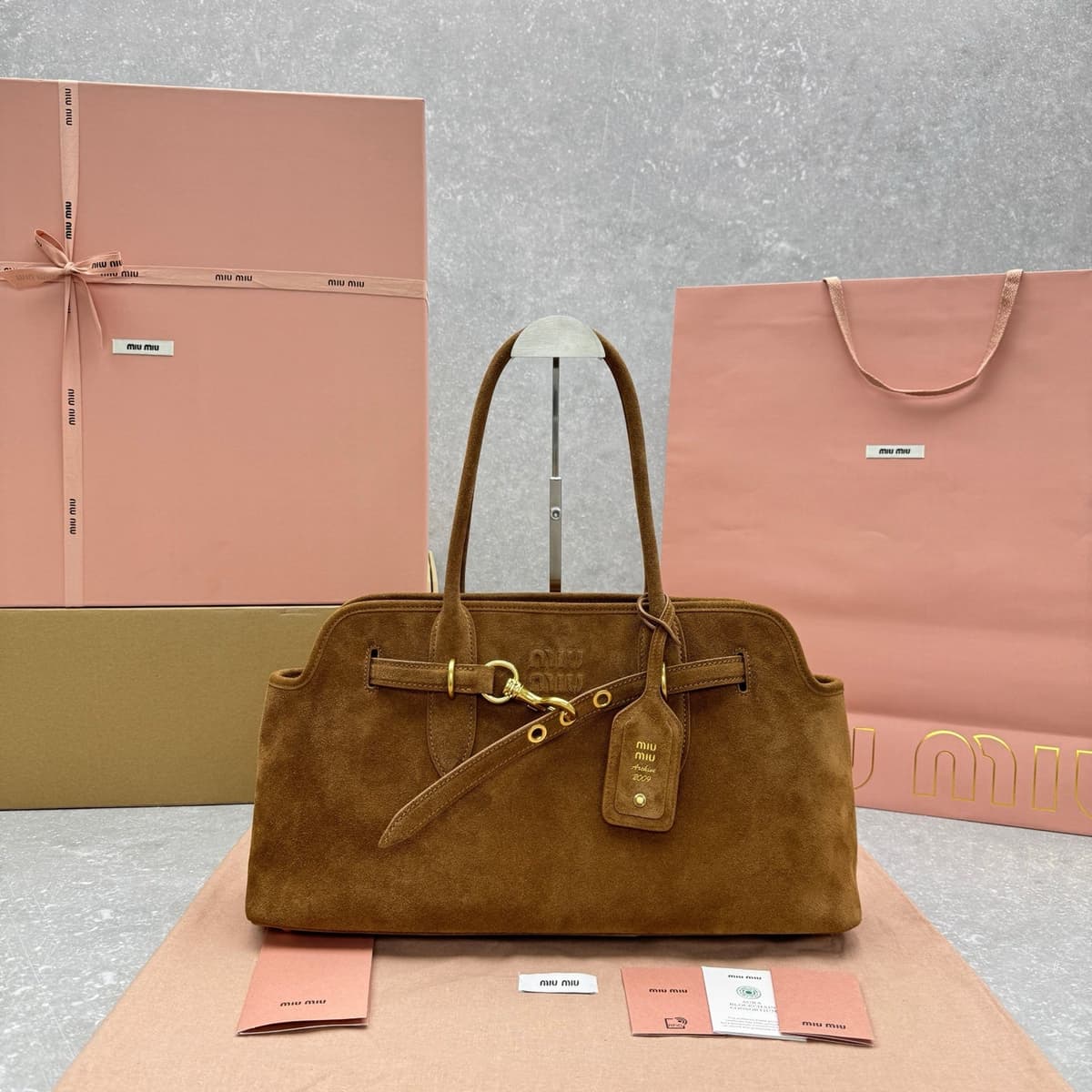 Bolsa Miu Miu Aventure em camurça – Moda