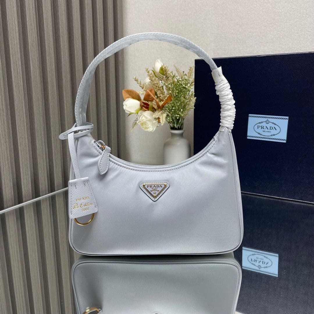 Bolsa Prada mini Re-Edition 2000 – Moda