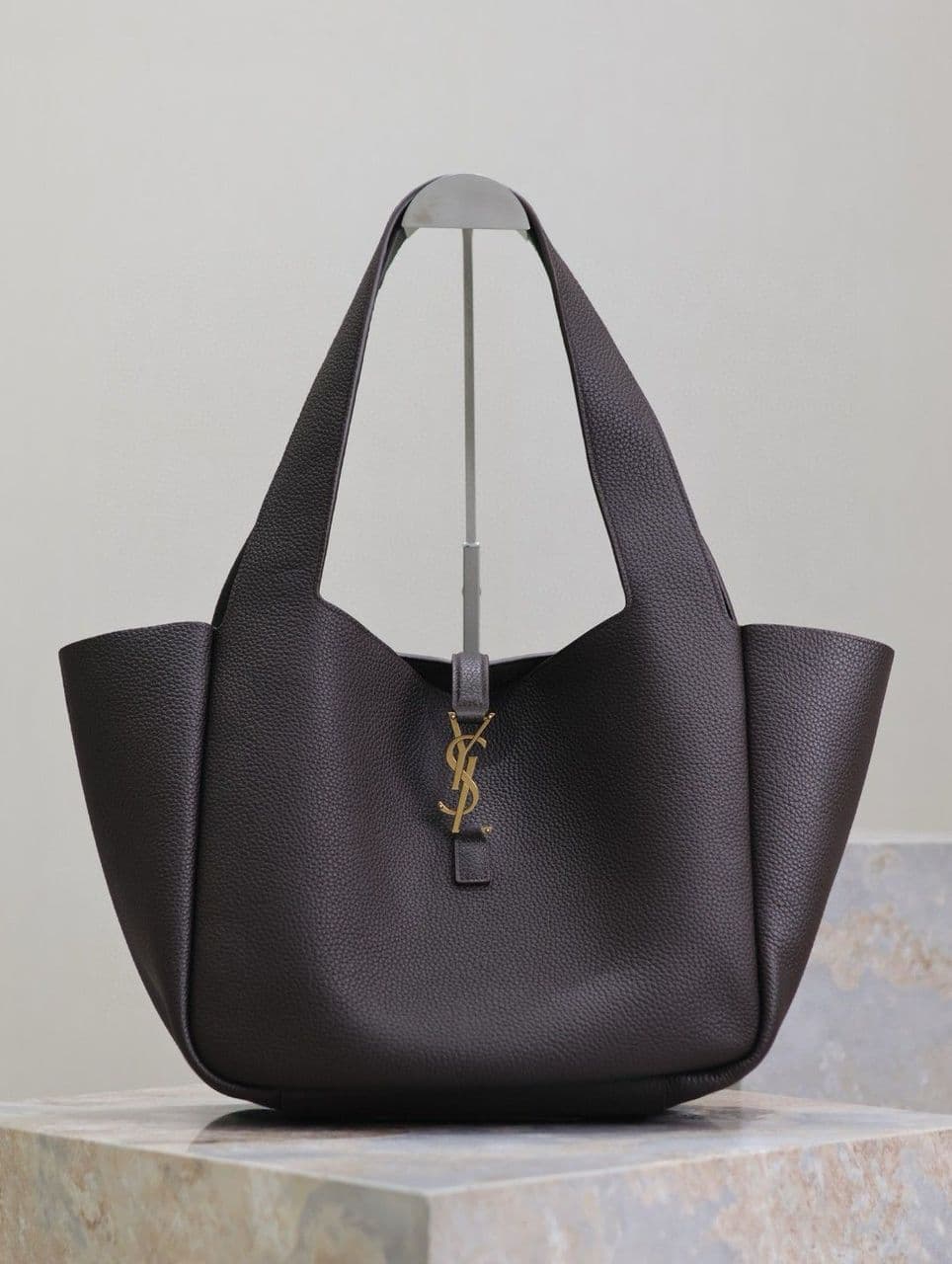 Bolsa Saint Laurent Le 5 à 7 Grained Leather – Moda