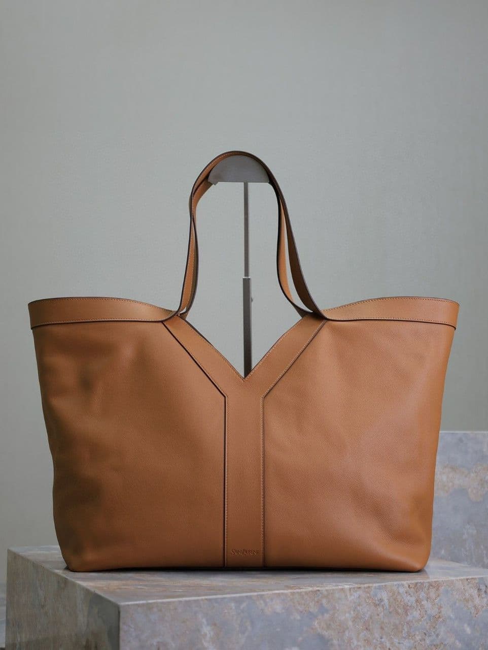 Bolsa Saint Laurent Y Large Tote Couro – Moda