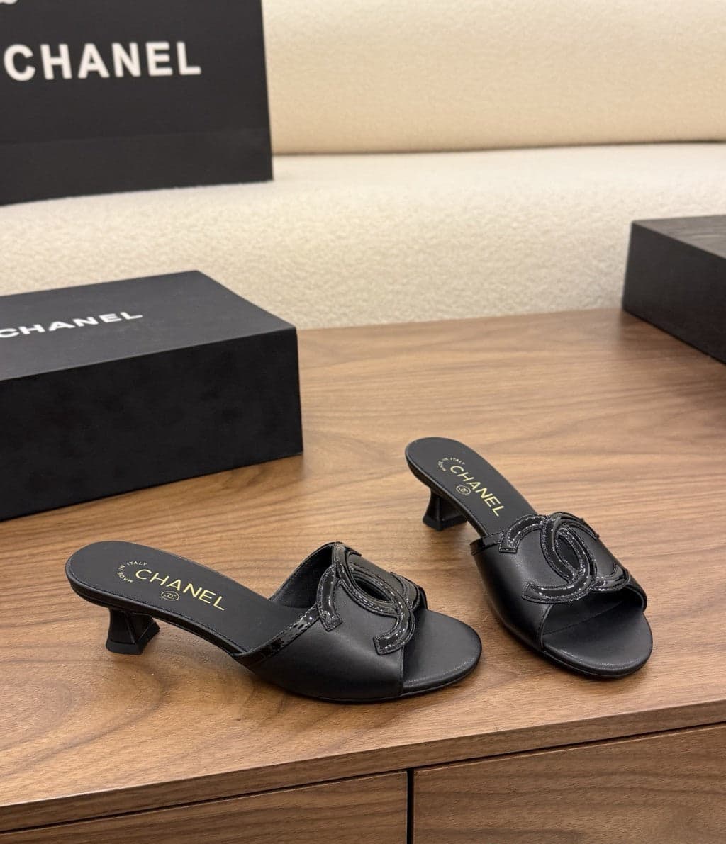Chanel Interlocking CC Heeled Mules Black. Salto 5 cm. – Moda