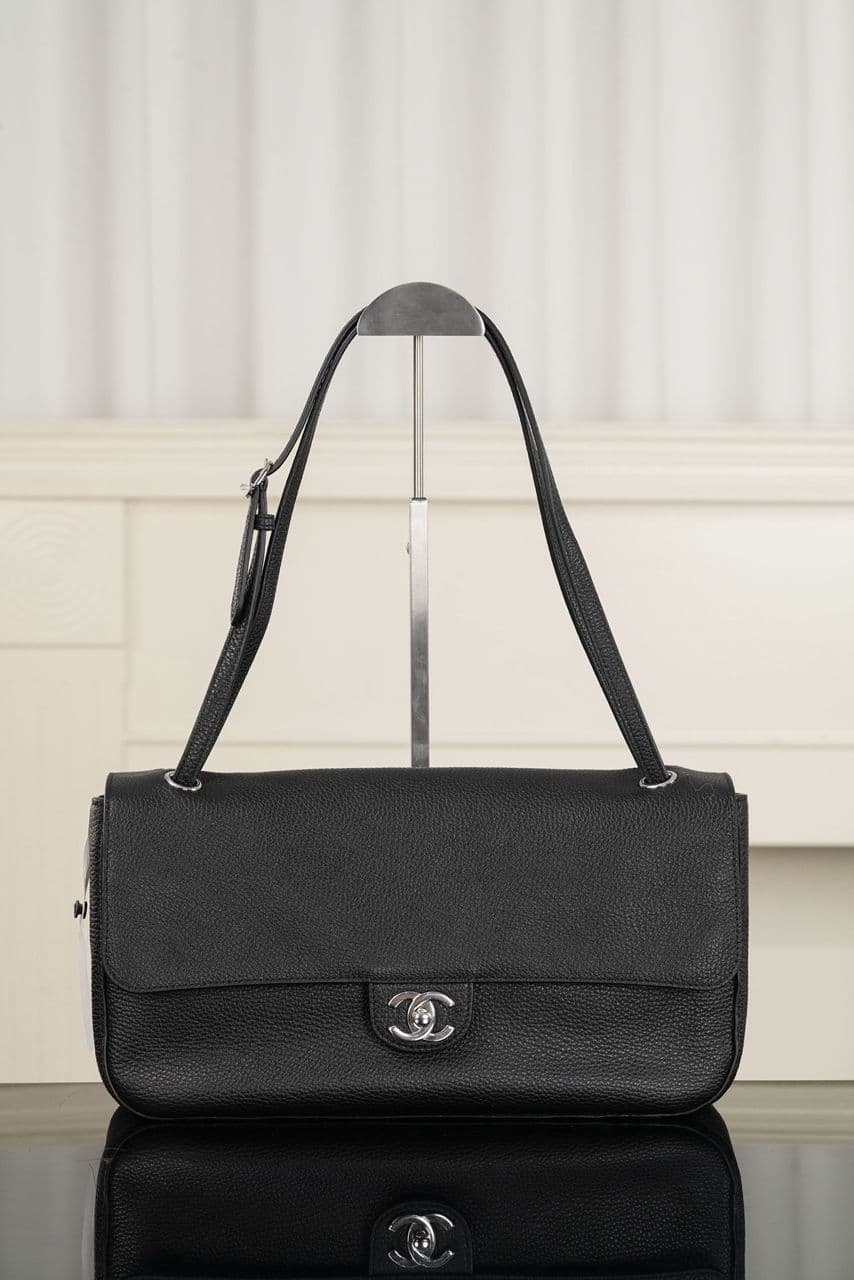Chanel Maxi Souplissimo Flap Bag Black – Moda