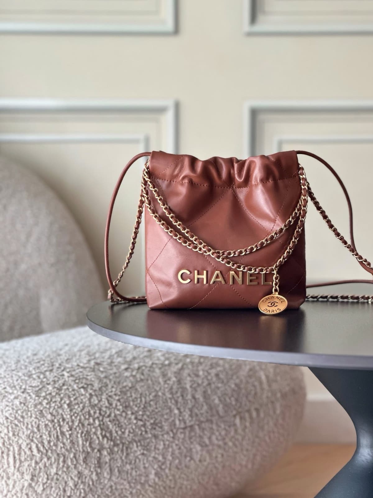 Chanel Mini 22 Handbag Couro Marrom . – Moda