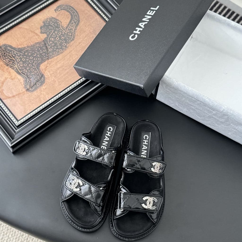 CHANEL Quilted Dad Sandal Silver – Moda