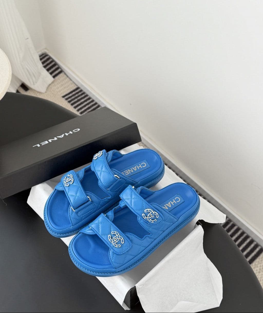 CHANEL Quilted Dad Sandal  Blue. – Moda