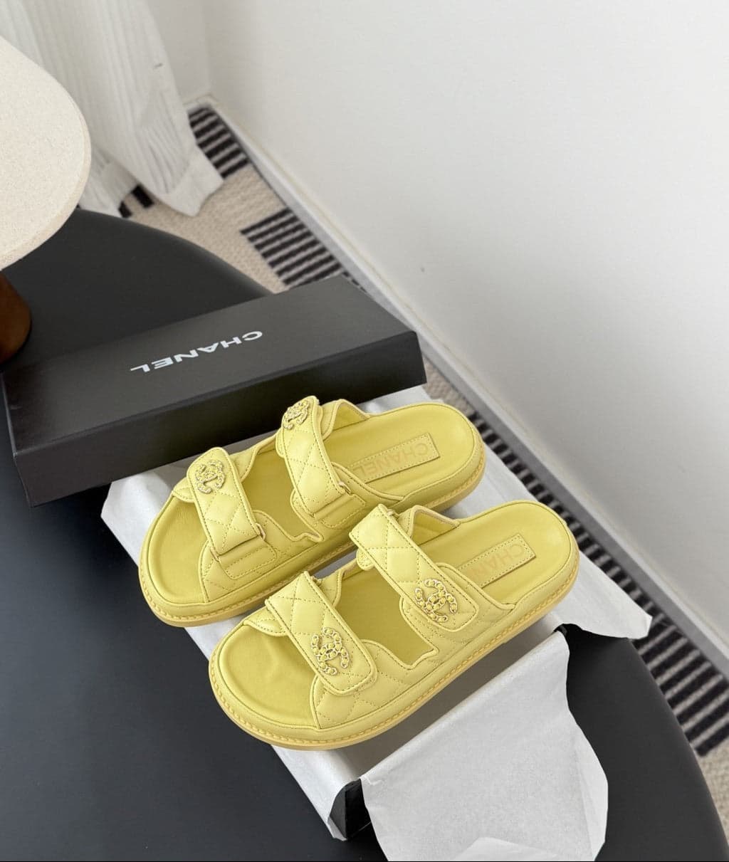 CHANEL Quilted Dad Sandal  Yellow. – Moda
