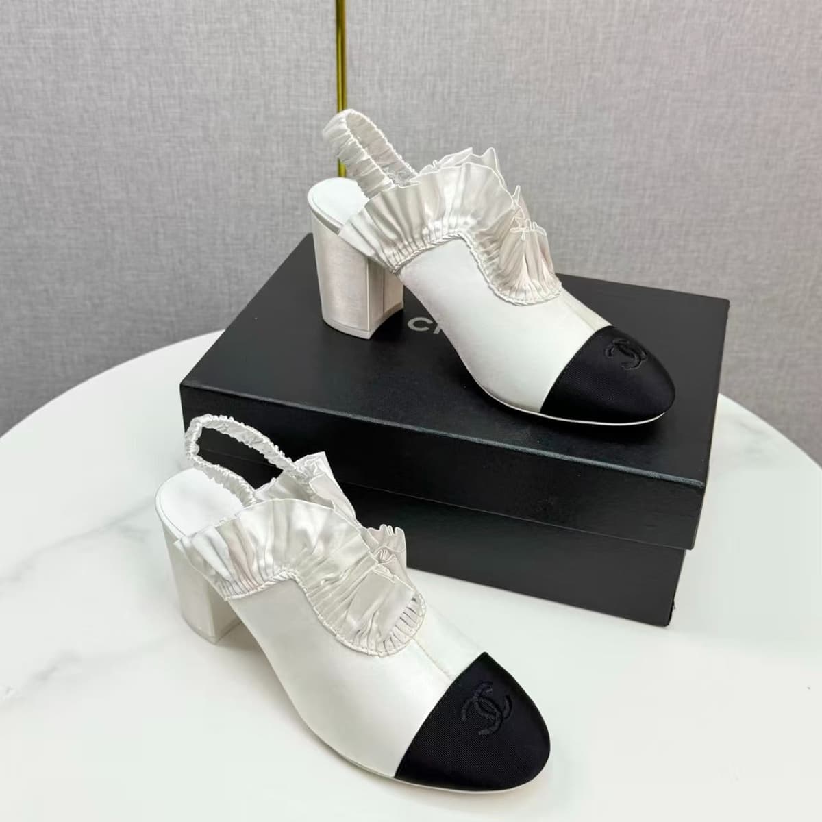 CHANEL Slingback de Cetim de Seda e Gorgorão – Moda