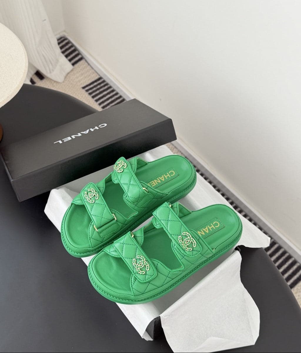 CHANEL Quilted Dad Sandal  Green. – Moda