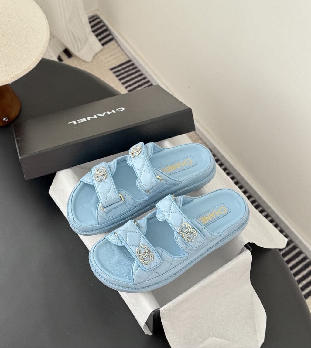 CHANEL Quilted Dad Sandal  Light Blue. – Moda