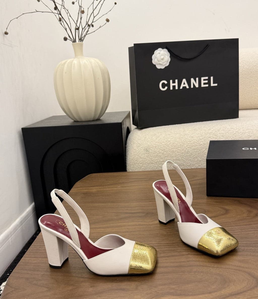 Chanel Slingback Block Heel  Off-White & Metallic  Patent. Salto 9 cm. – Moda