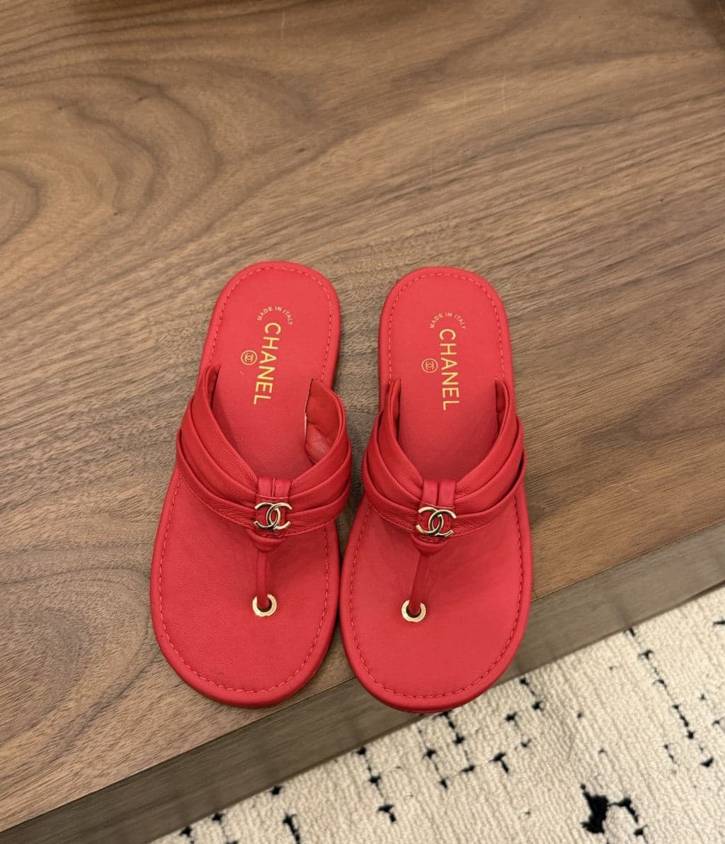 Chanel Thong Sandals Red. – Moda