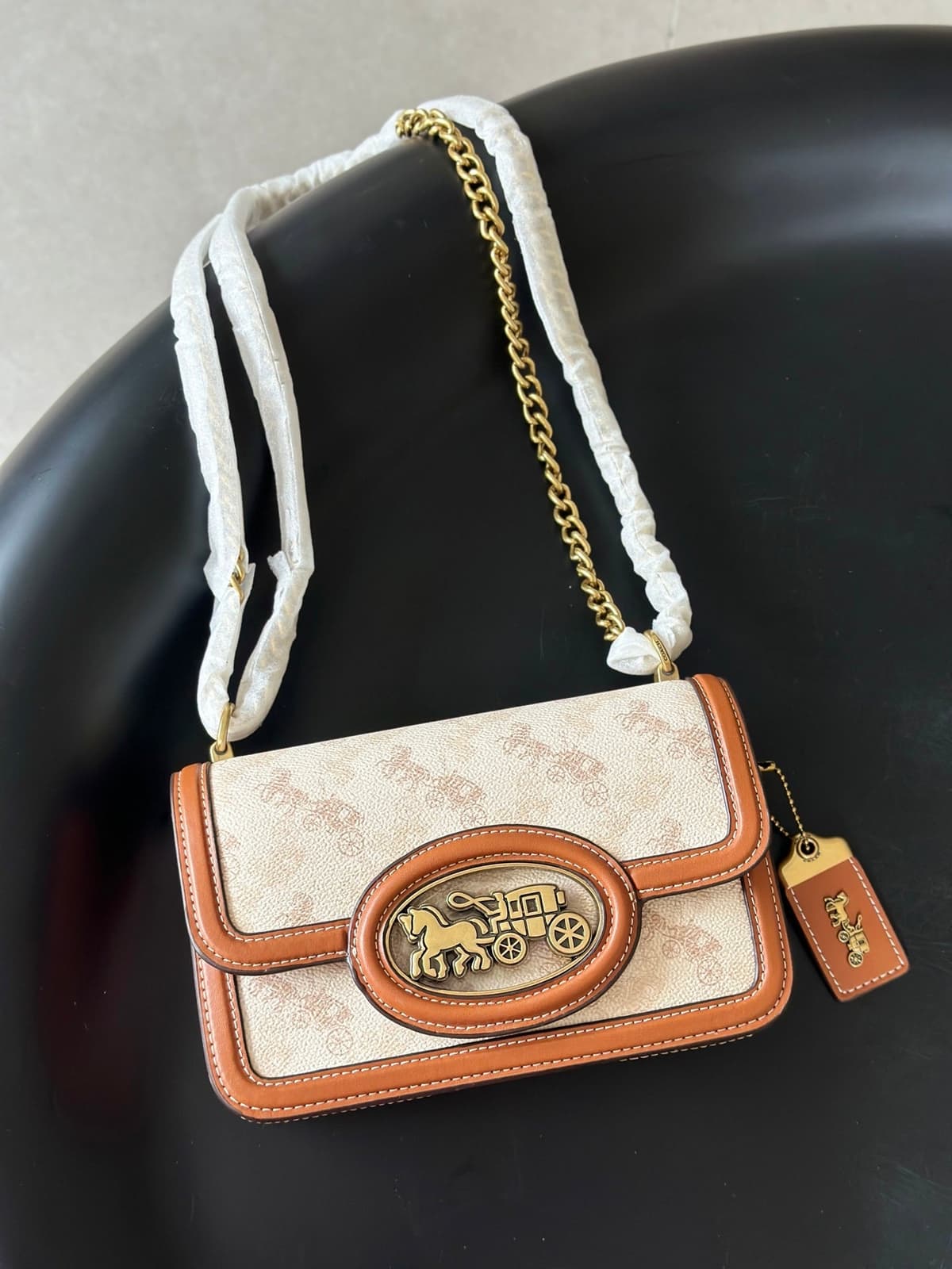 Coach Hero Shoulder Bag Horse & Carriage – Moda
