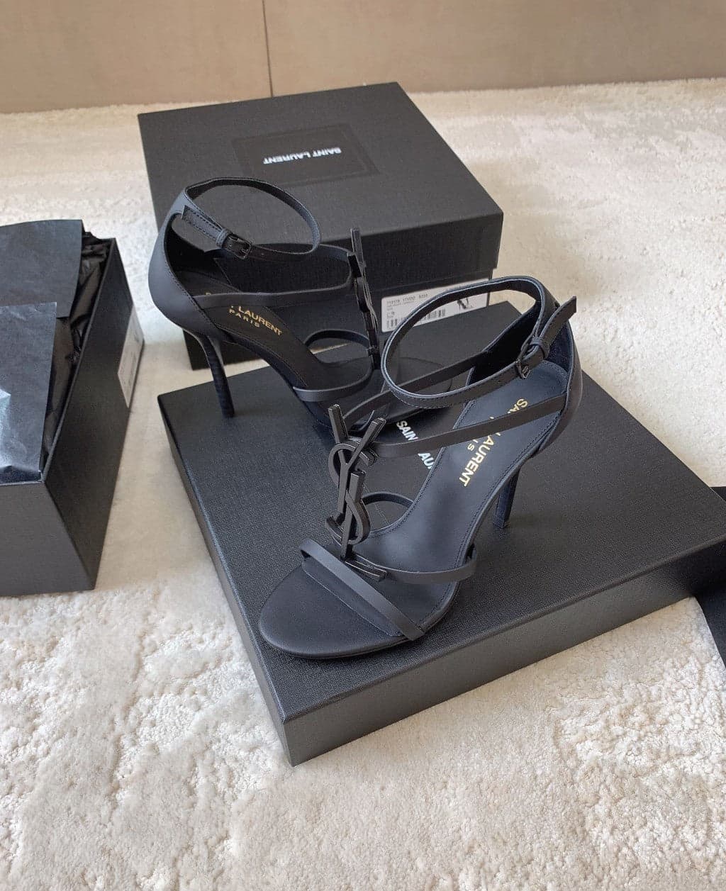 Saint Laurent BLACK ‘Cassandra’ Heeled Sandals – Moda