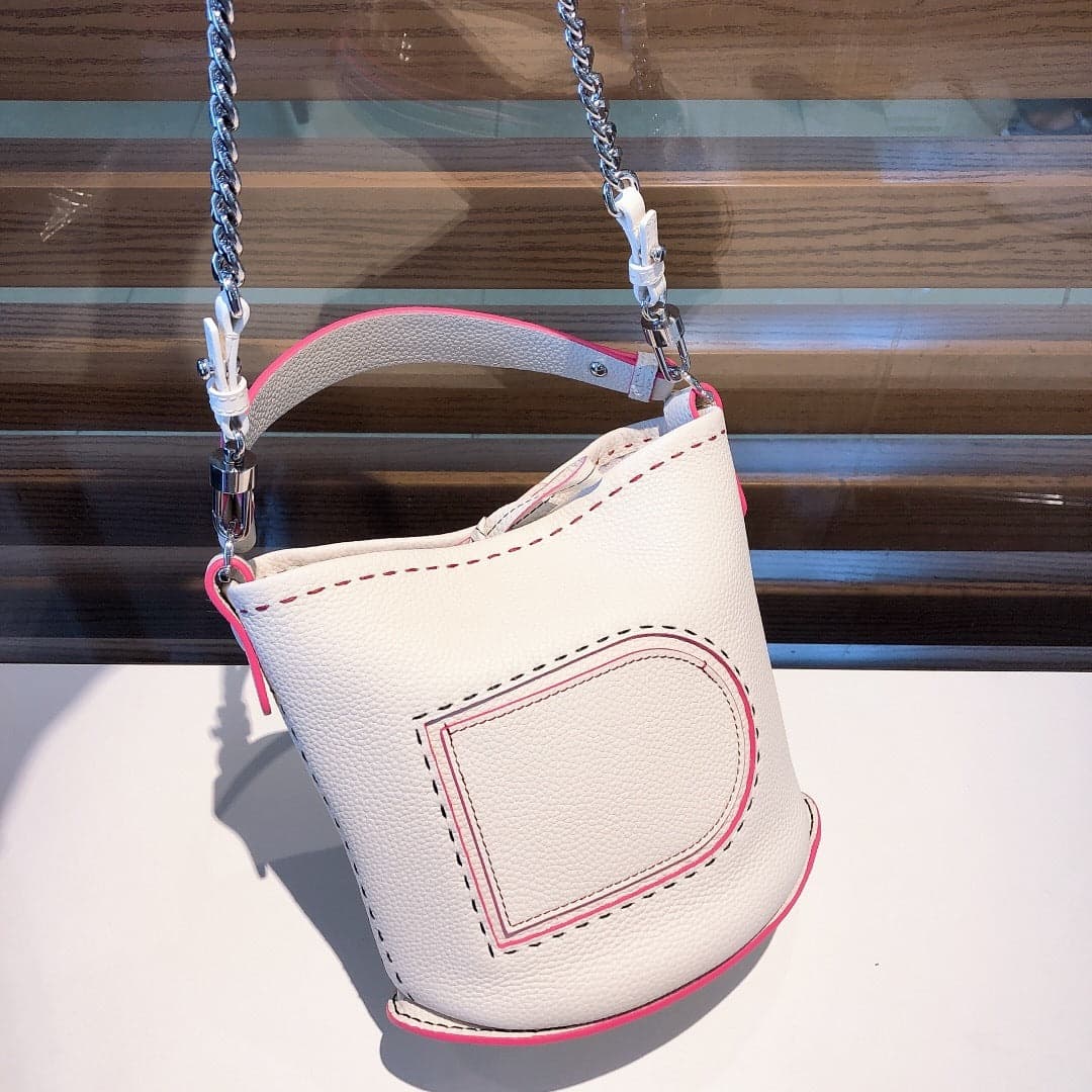 Delvaux Pin Mini Bucket Off-White / Pink – Moda