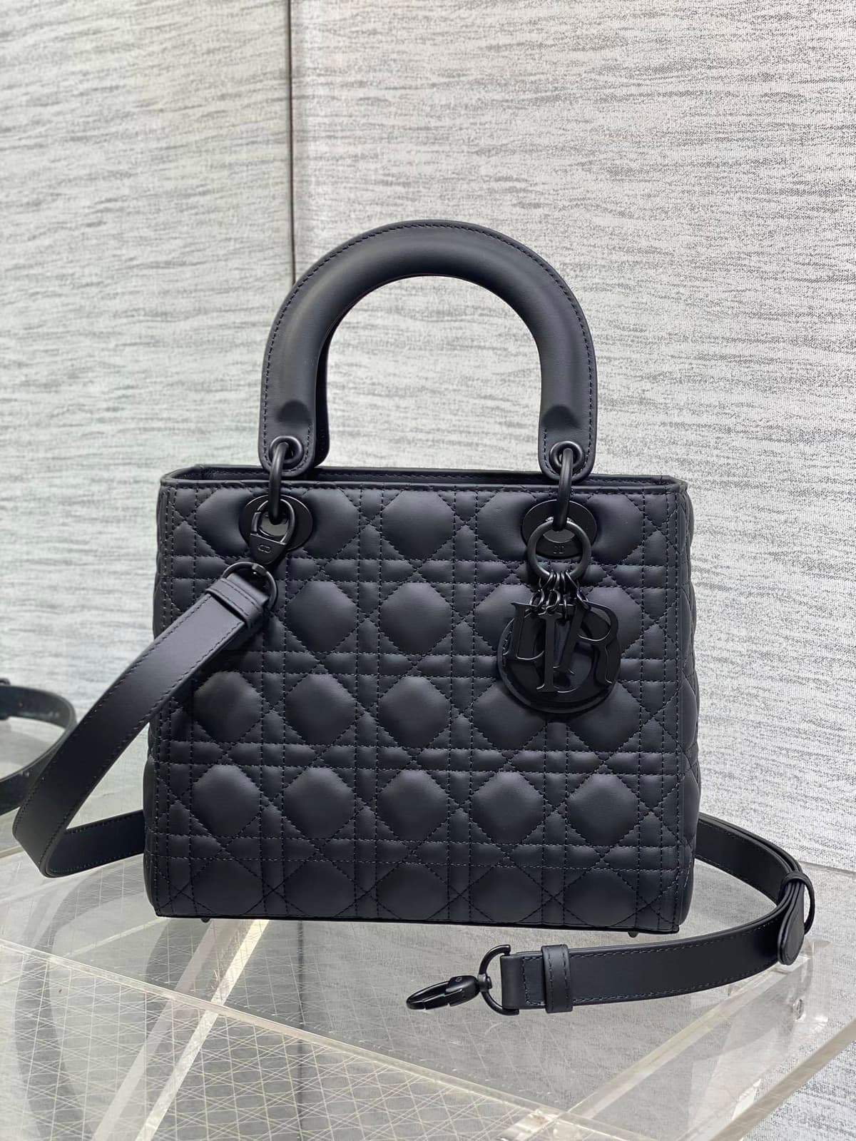 Dior Lady Dior Bag  Preto . – Moda