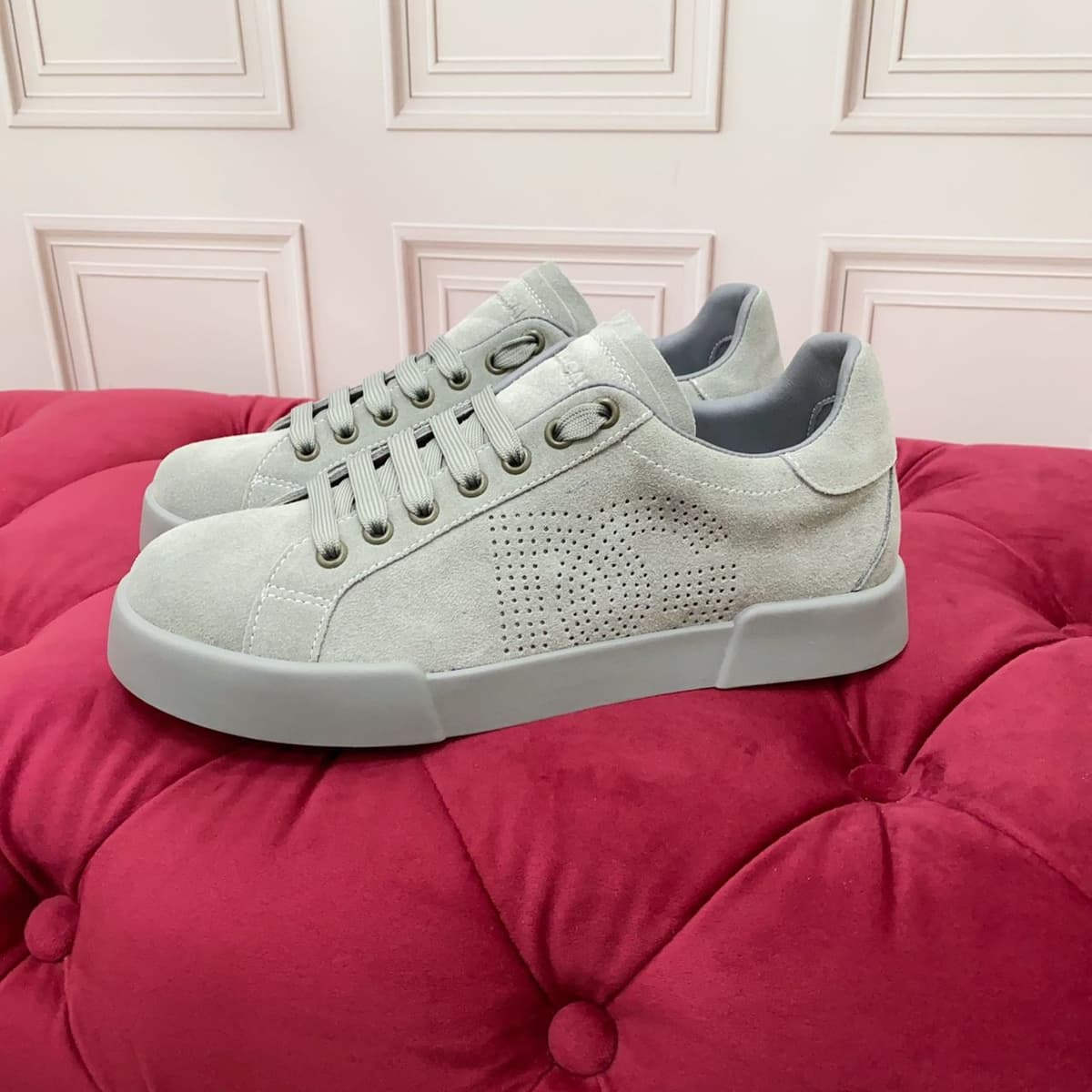 Dolce & Gabbana Perforated Logo – Moda