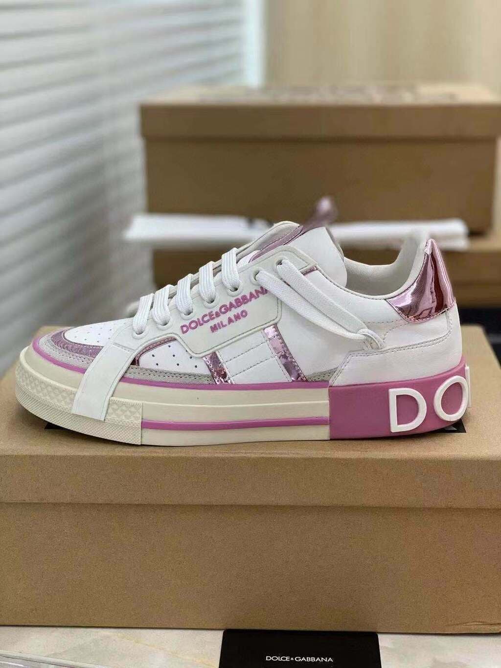 White & Pink Custom 2Zero Sneakers – Moda