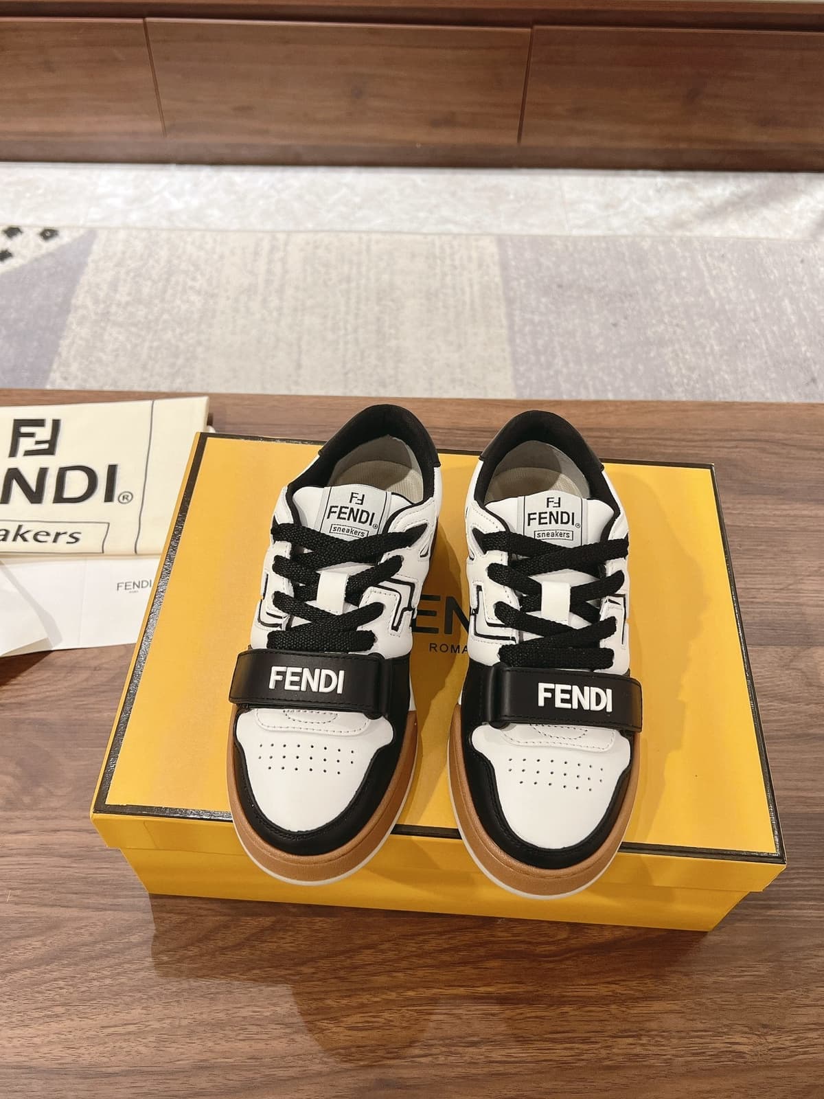 Fendi Match Black leather low-tops. – Moda