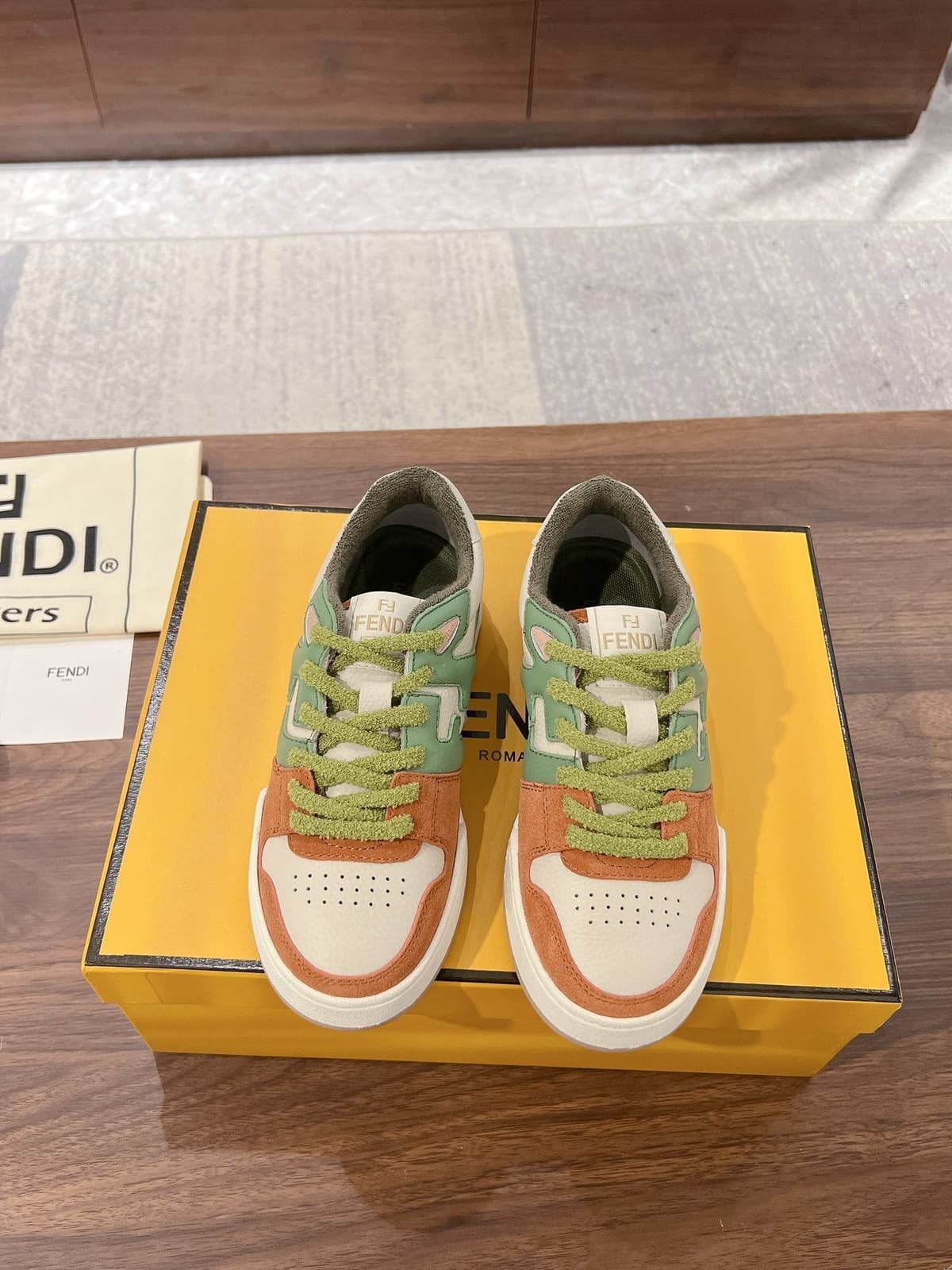 Fendi Match sneakers in brown green – Moda
