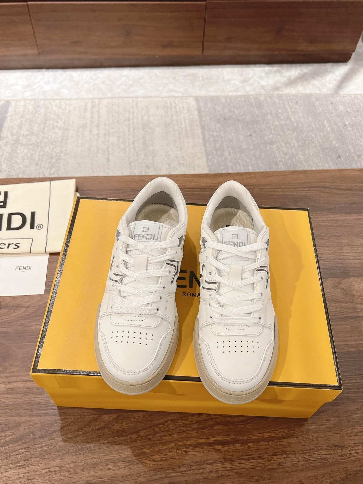 Fendi Match sneakers in white – Moda