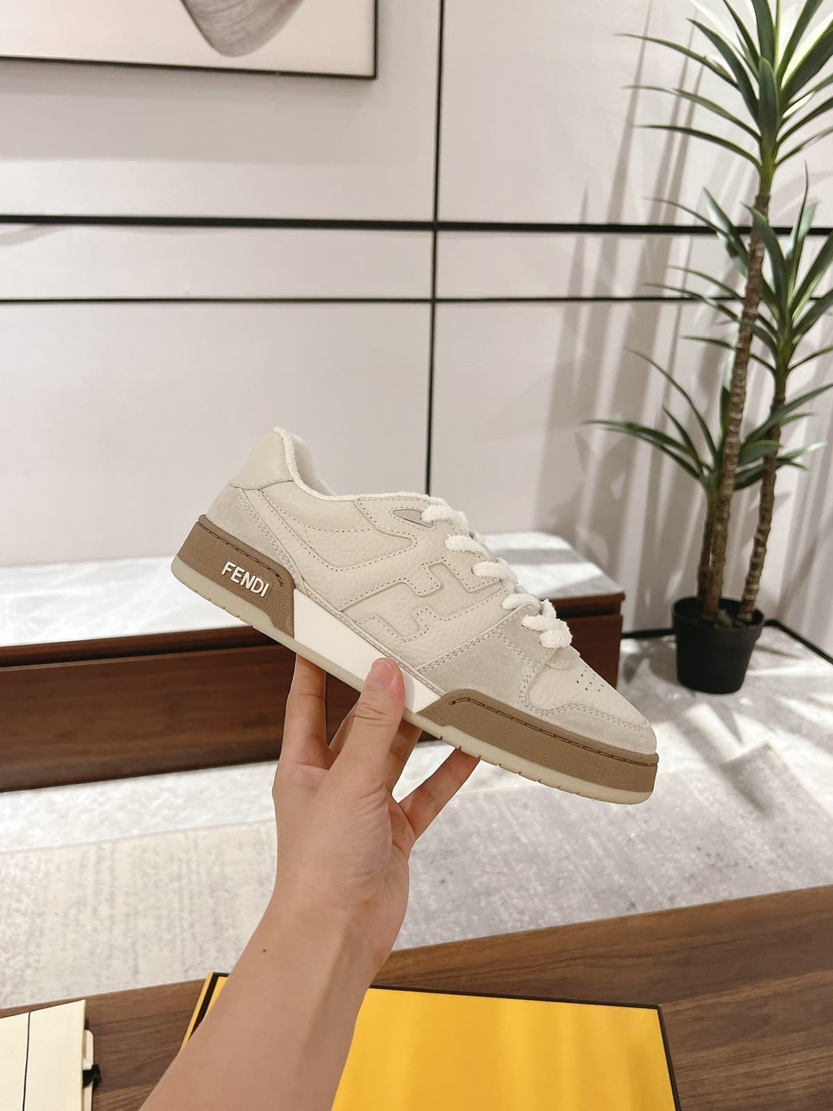 Fendi Match sneakers in white brown – Moda
