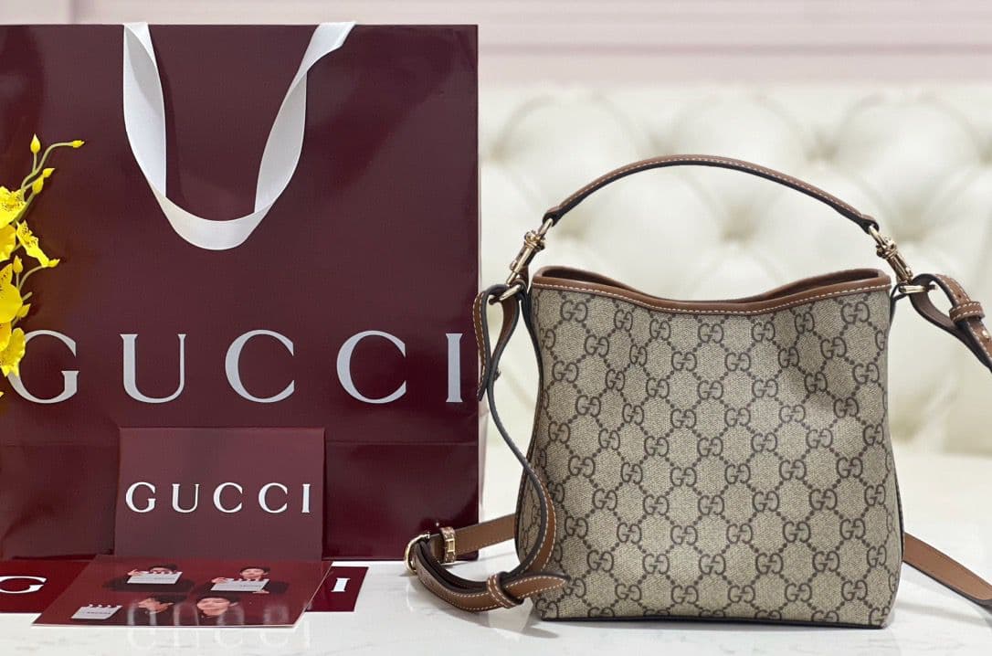 Gucci GG Emblem Small Shoulder Bag – Moda