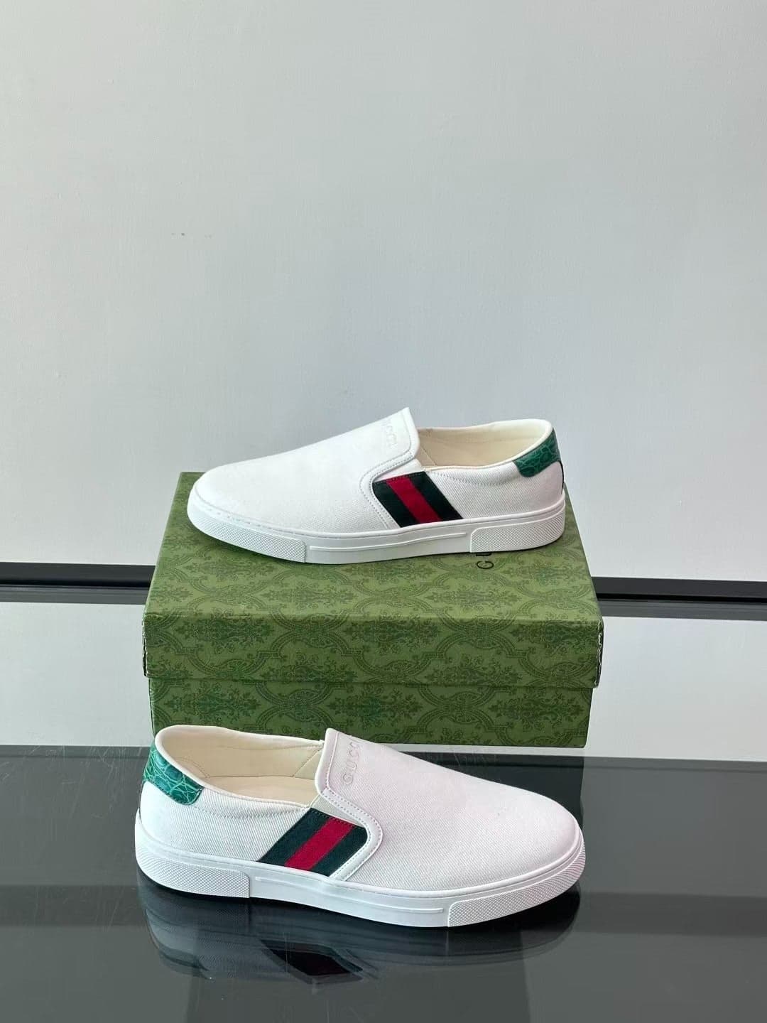 Tênis Slip-on Ace da Gucci. – Moda