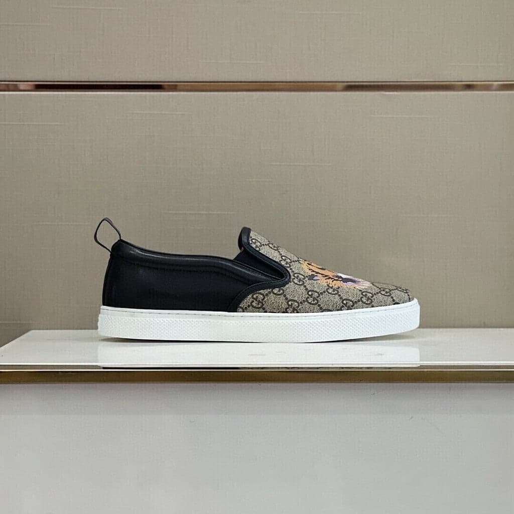 GUCCI GG Supreme Tiger Slip On. – Moda