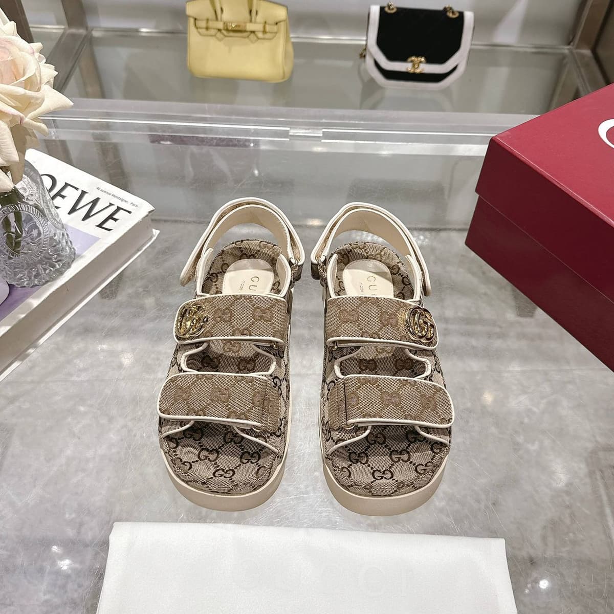 Gucci Sandália Double G – Moda