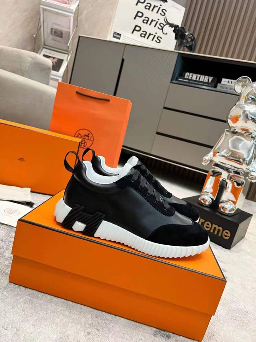 Hermès Bouncing Sneaker  Preto e Branco. – Moda