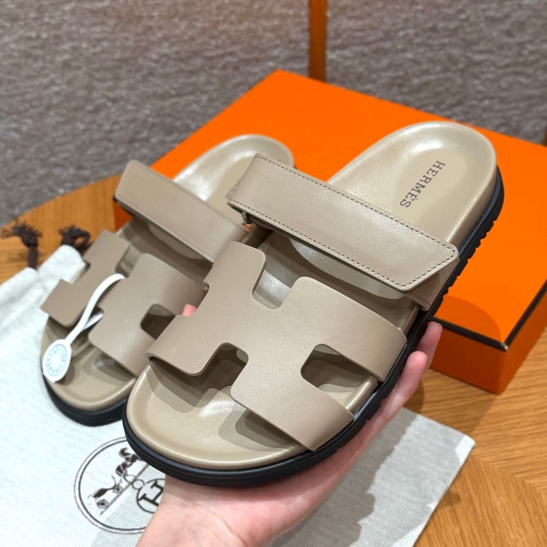 Hermès Chypre Sandal Couro Etoupe . – Moda