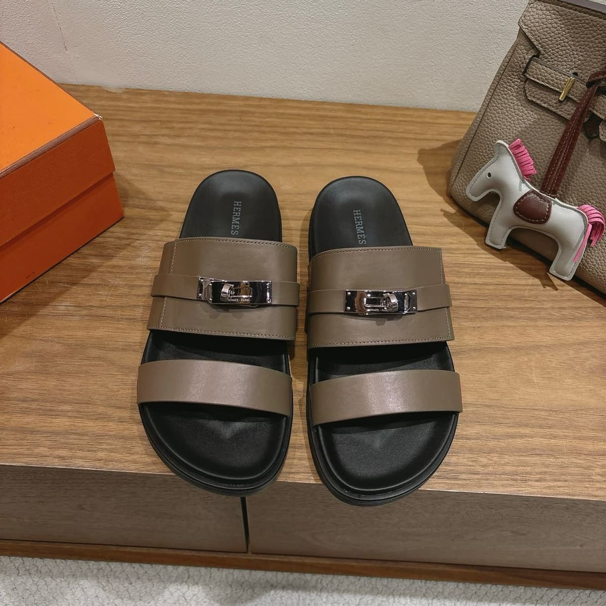 Hermes Milano Brown. – Moda