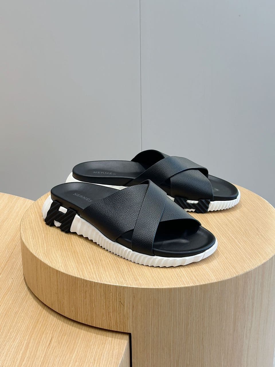 Hermes Sandal Infra Black White. (Pronta entrega) – Moda