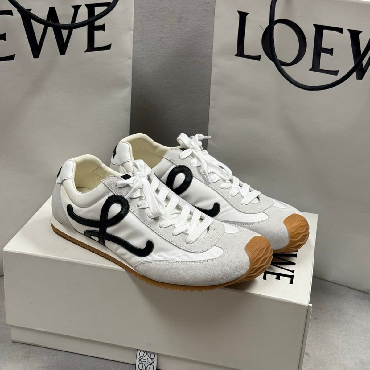 Loewe Ballet Runner 2.0 White/Black – Moda