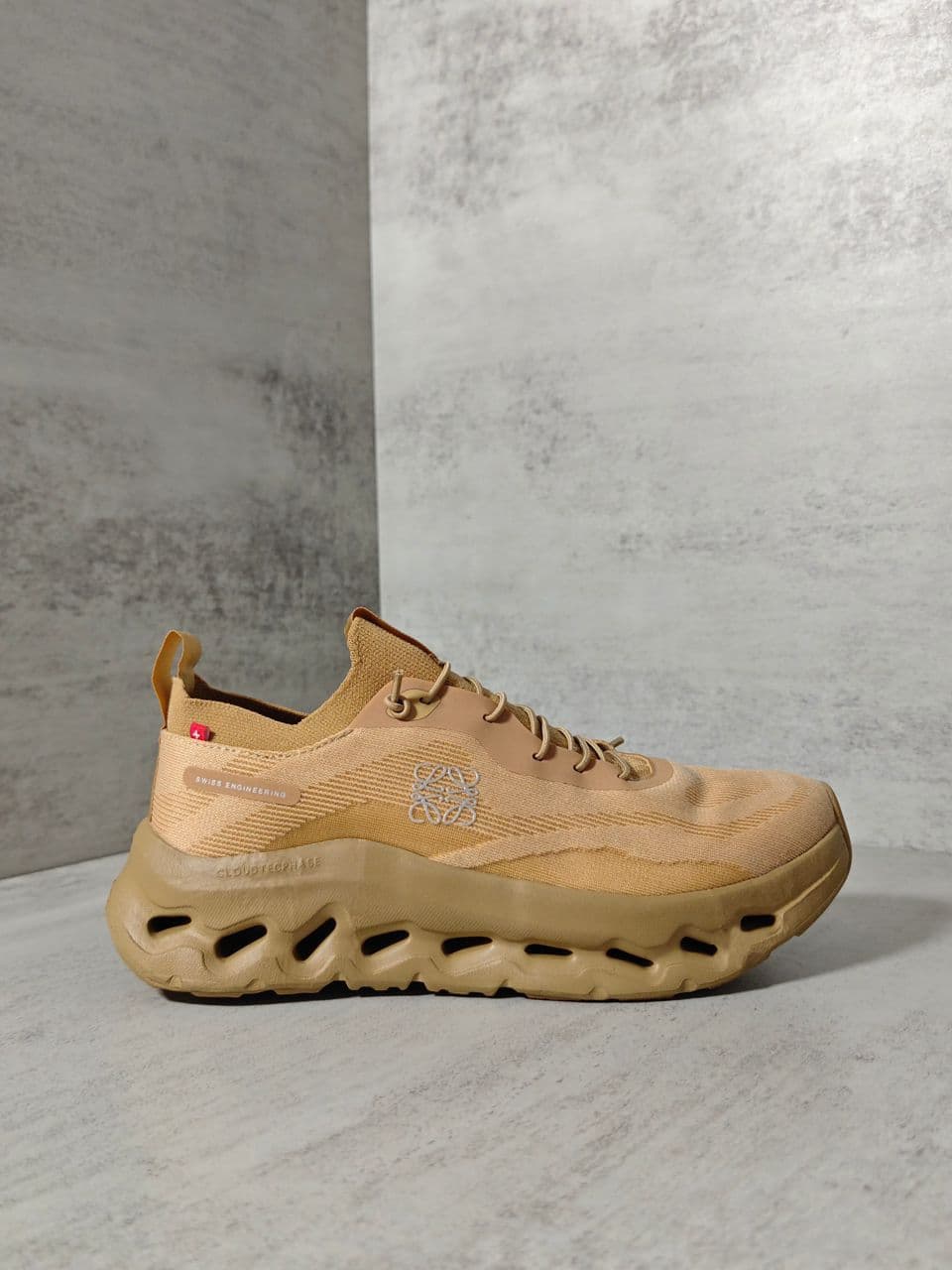 LOEWE x On Cloudtilt Dark Sand – Moda