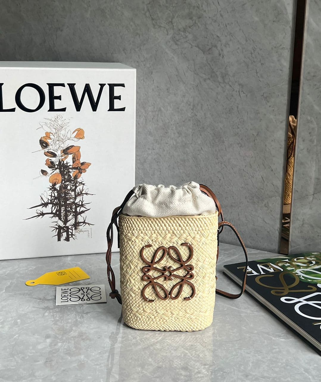 Loewe Square pocket in iraca palm and calfskin – Moda