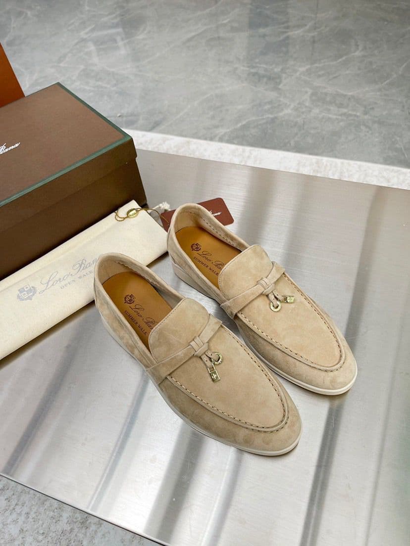 Loro Piana Summer Charms Walk Camurça Bege – Moda