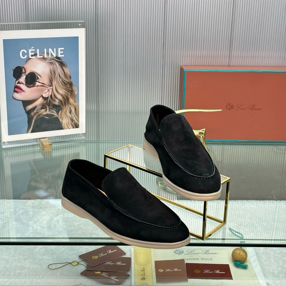 Loro Piana Summer Walk Camurça Preto. – Moda