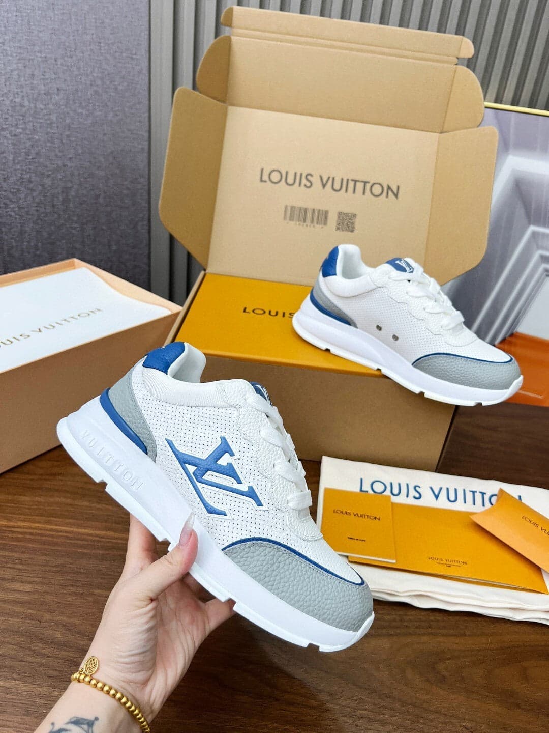 Louis Vuitton classic white blue – Moda