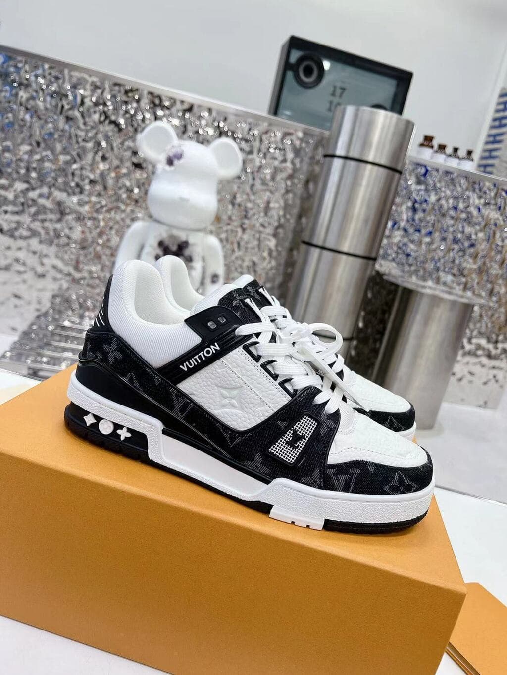 Lv Trainer White Black. – Moda