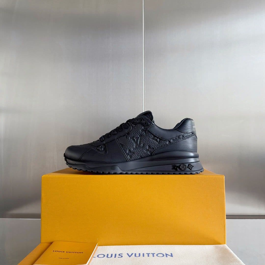 Louis Vuitton Monogram Leather Sneakers Black . – Moda