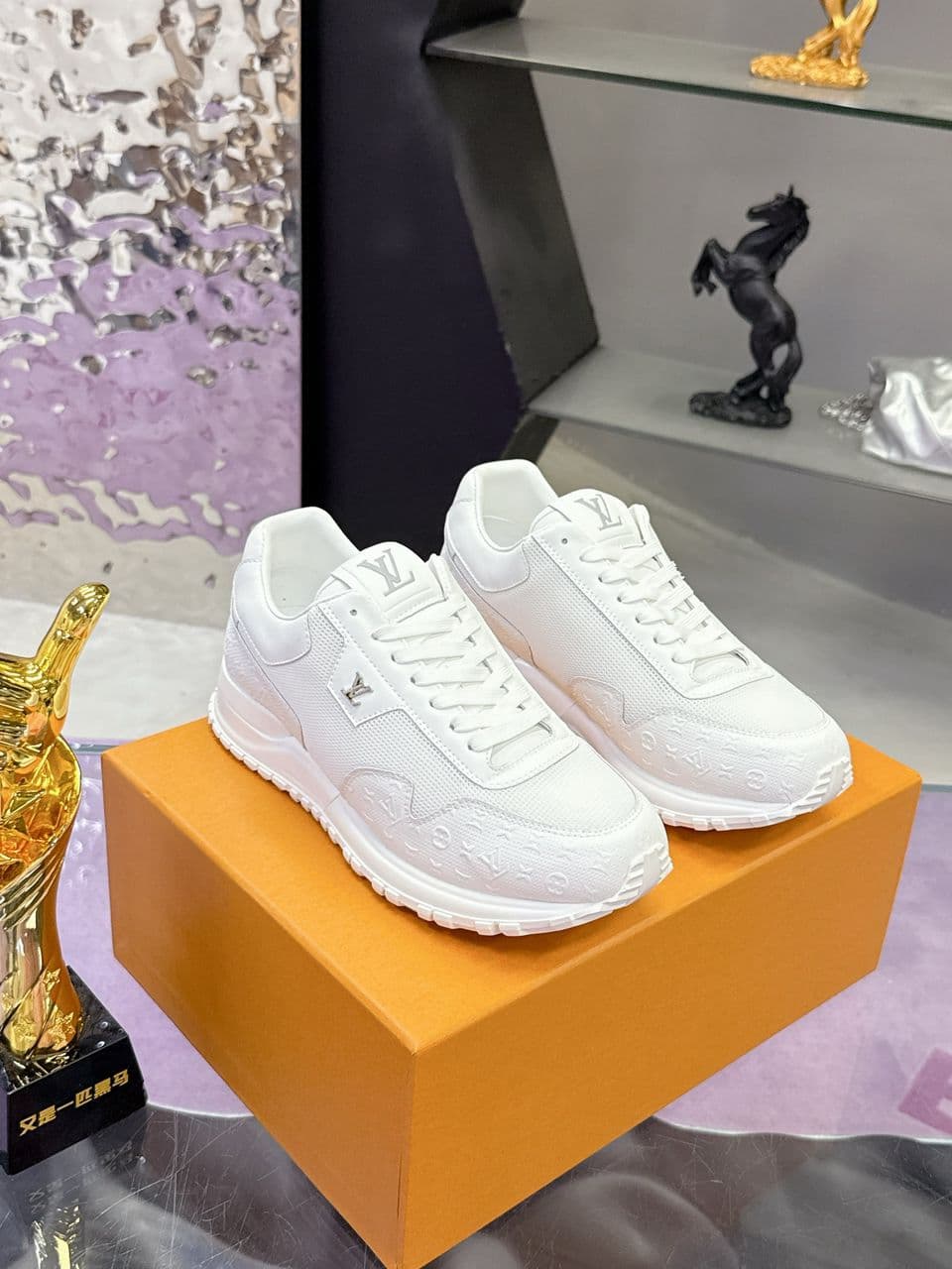 Louis Vuitton Run Away White – Moda