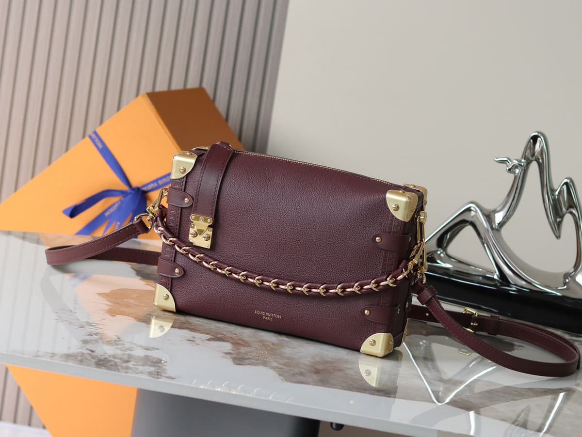 Louis Vuitton Side Trunk Wine . – Moda